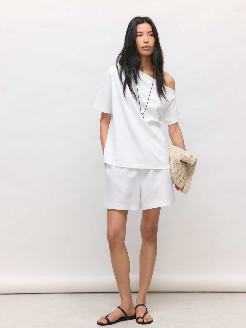 Aritzia The Lodge Short Mid-Thigh - CruiseLinen in white, size XXS - Picture 6 of 7